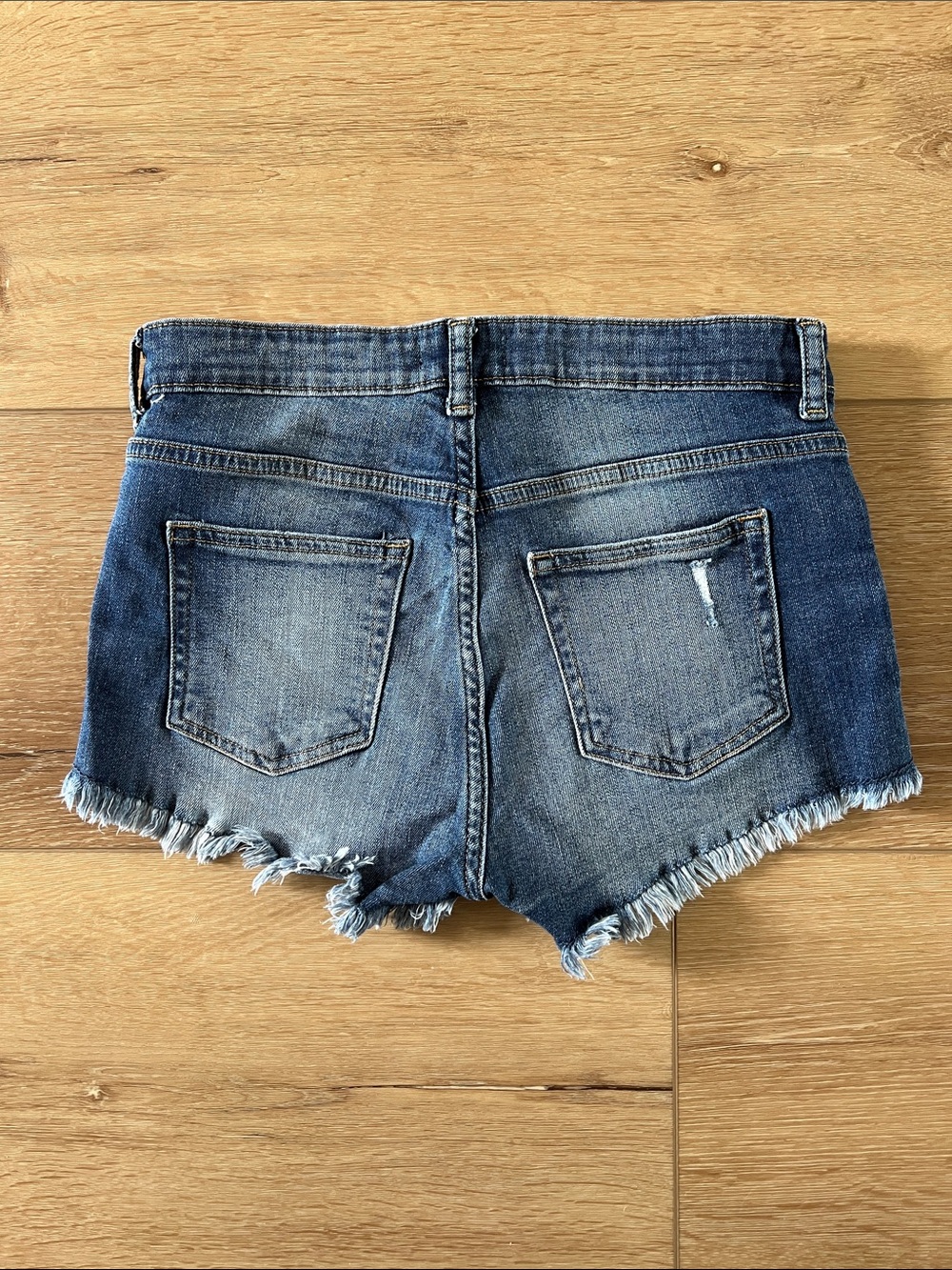 H&M Shorts - Picture 2 of 4
